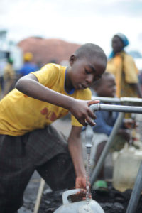 Humanitarian_Aid_in_Congo_Water